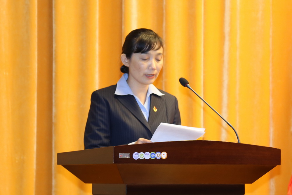 教务处处长张辉宣读《吉林省教育厅关于公布2016年度职业教育现代学徒制试点单位的通知》