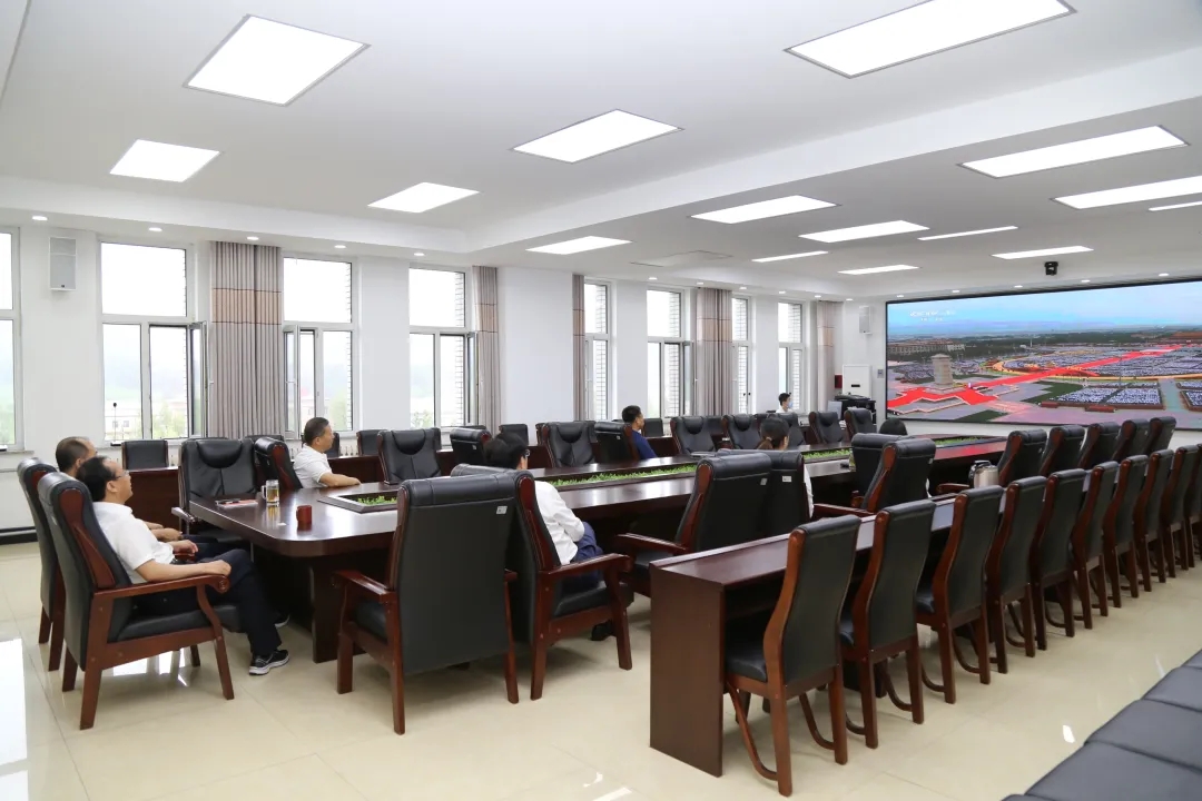 学校领导班子成员收看庆祝中国共产党成立100周年大会直播