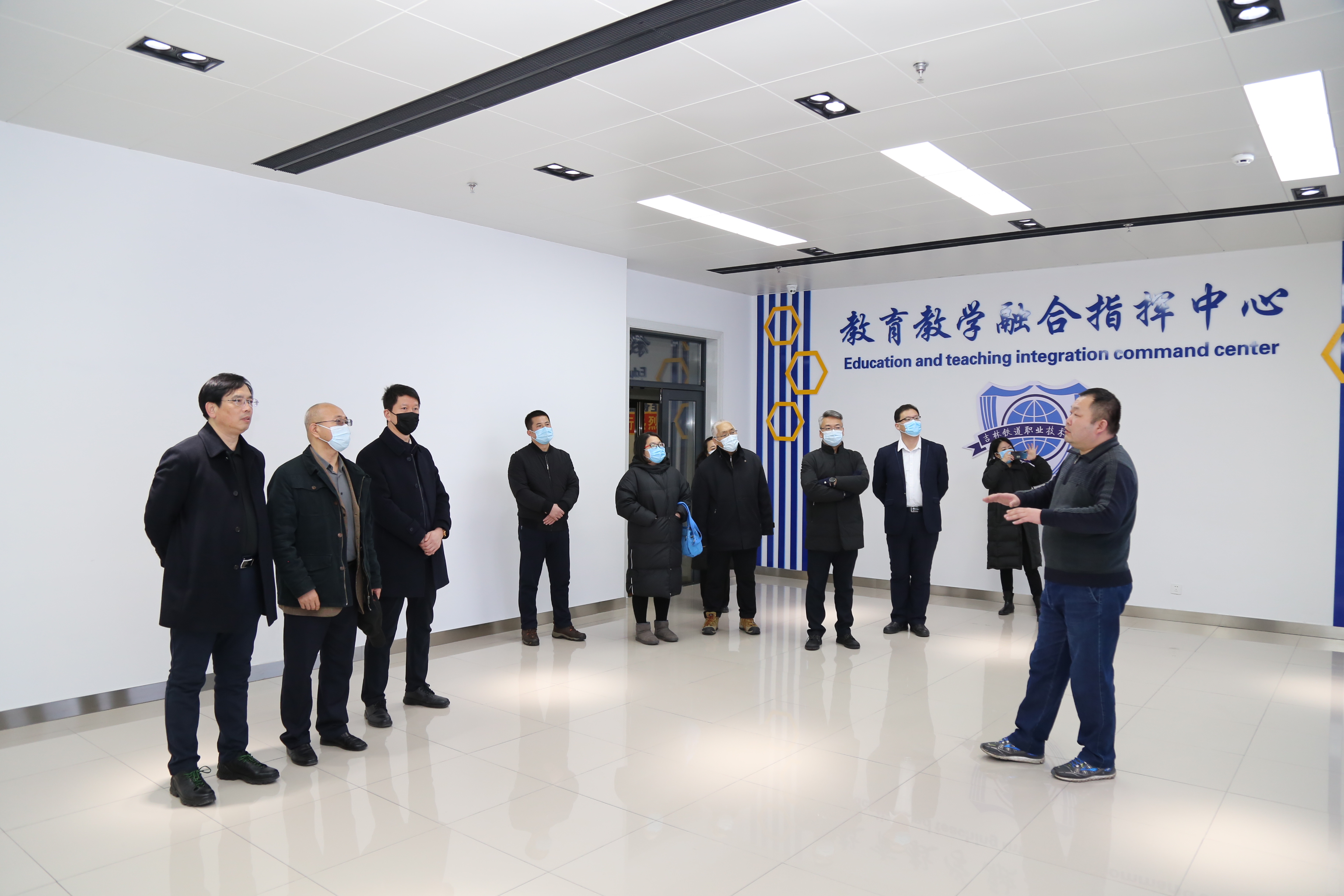 参观教育教学融合指挥中心