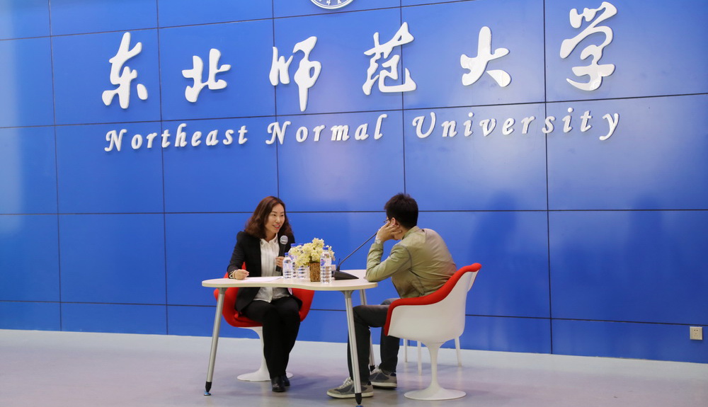 辅导员金宇在大赛决赛谈心谈话环节中