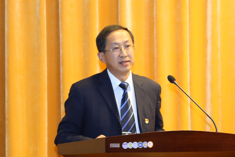 铁道运输分院院长于伯良发言