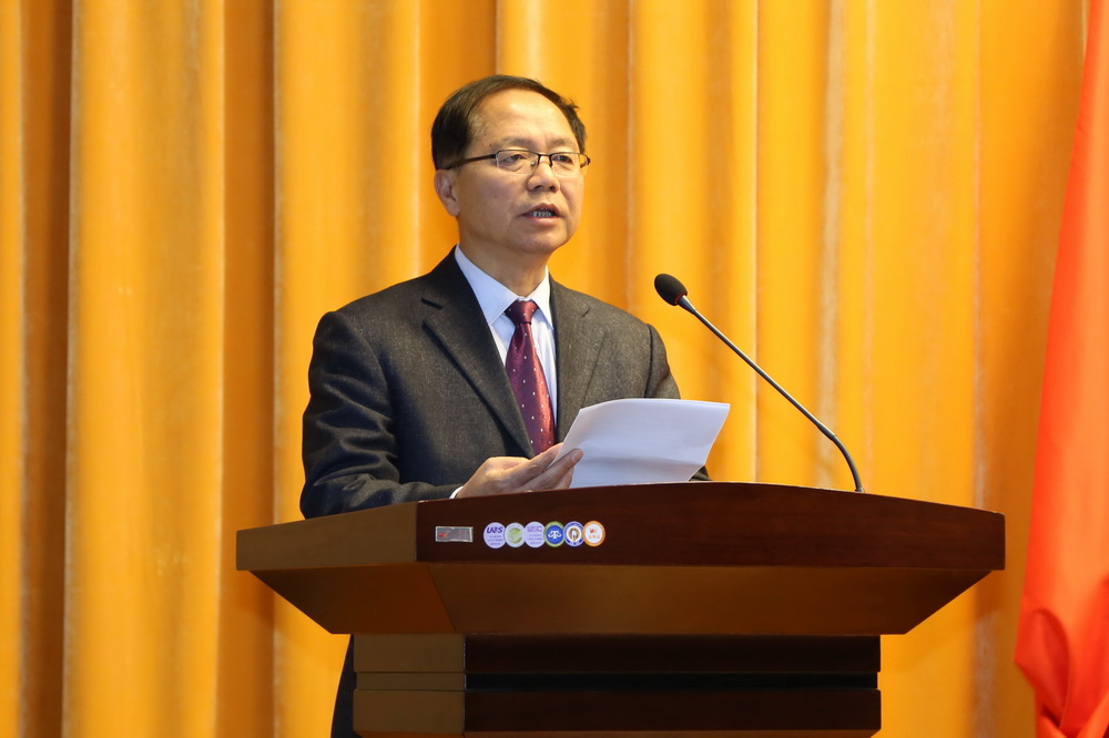 王华副院长主持会议