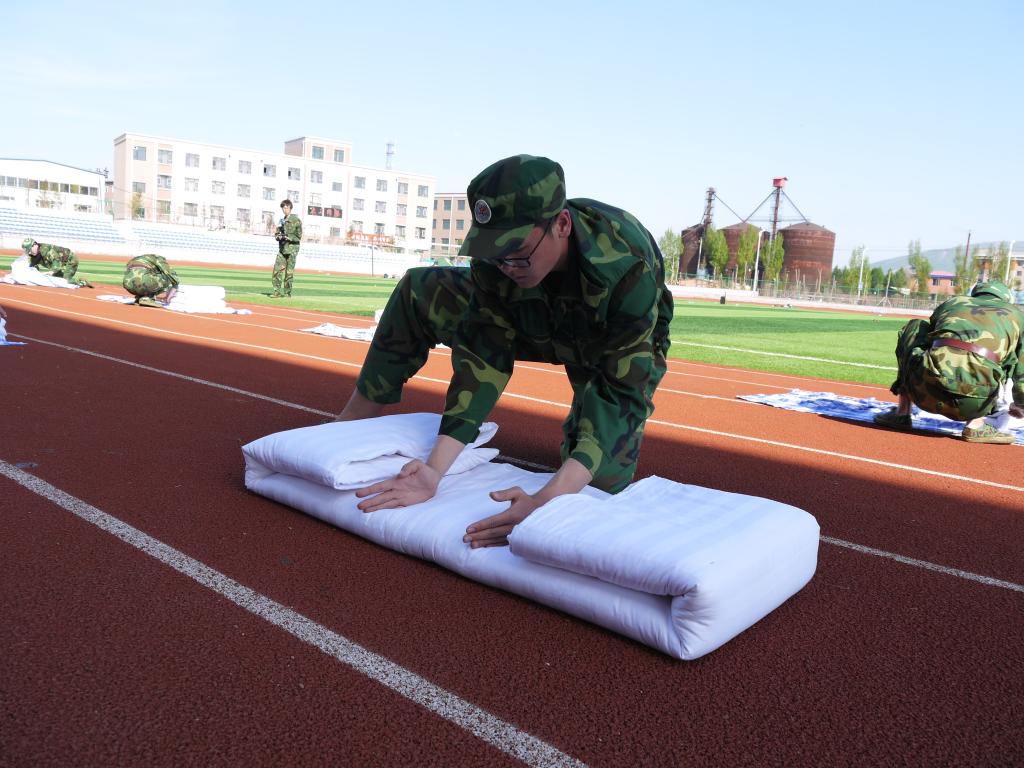 参赛学生叠军被