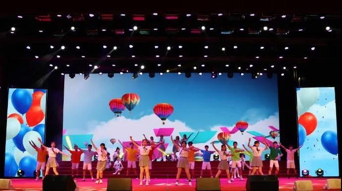 开场舞《向快乐出发》、《yes ok》、《我们都是追梦人》