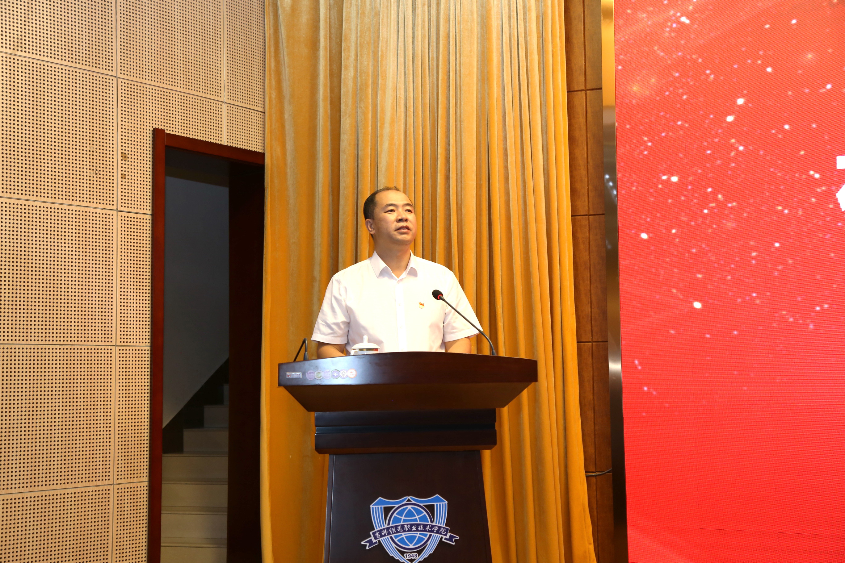 校长曹炳志讲话